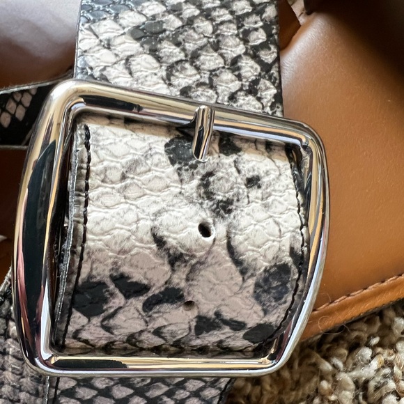 Franco Sarto Josie Sandal in Snakeskin Size 9 - Picture 4 of 4